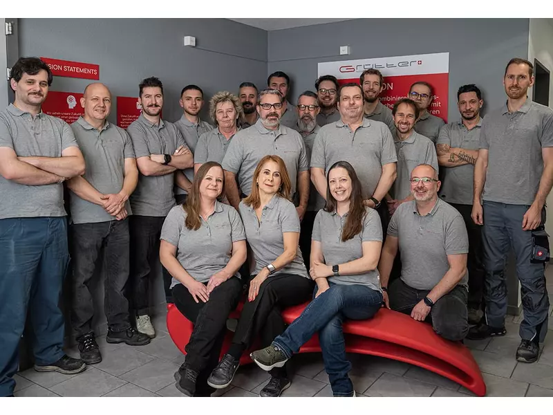 Kunststoff als Passion  Unser Team ist es gewohnt, flexibel und schnell zu reagieren. Wir suchen nach praktikablen Lösungen, und setzten unsere Projekte mit viel Wissen und Engagement um..webp