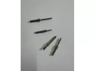 Centering/connecting pins