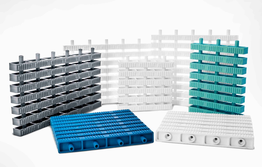 Overflow grate for swimming pools