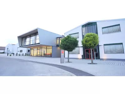 Gebäude außen.jpg
