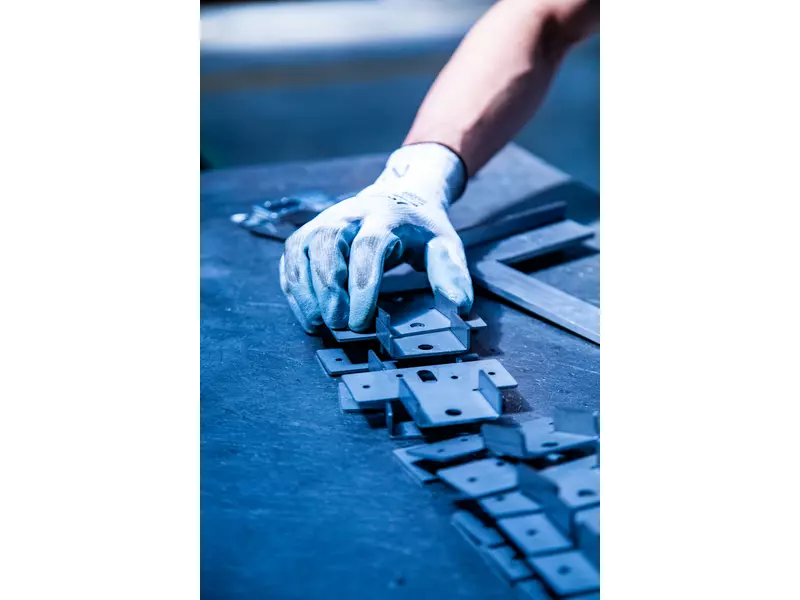 Taglio e Piega Lamiera.webp