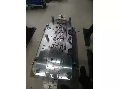 Folgeverbundwerkzeug