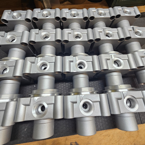 Zylinderköpfe mit zusätlicher Bohrung