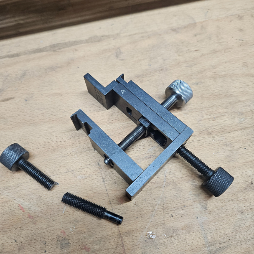 Rändelschraube mit Passungssitz als Ersatzteil