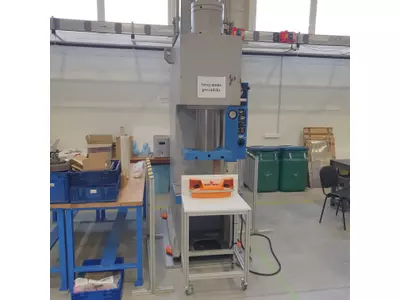 Hydraulic pressing machine PYE100T