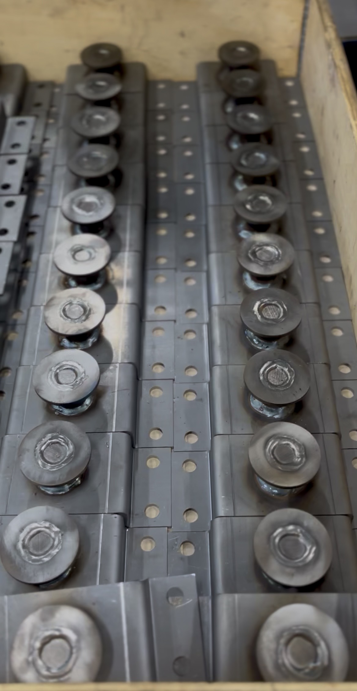 Kranhalter für Formkästen in Gießerei