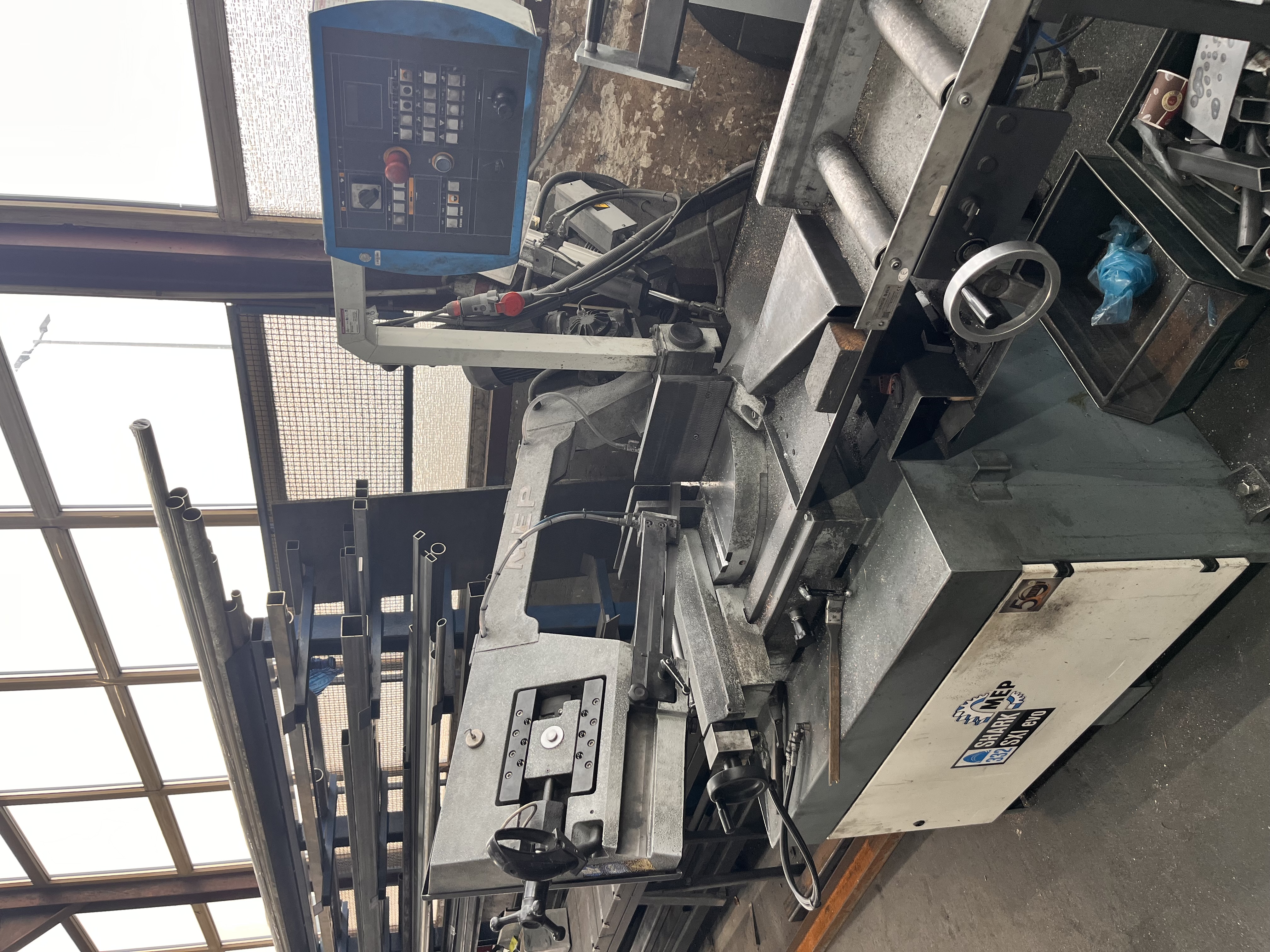 Bandsäge-Halbautomat