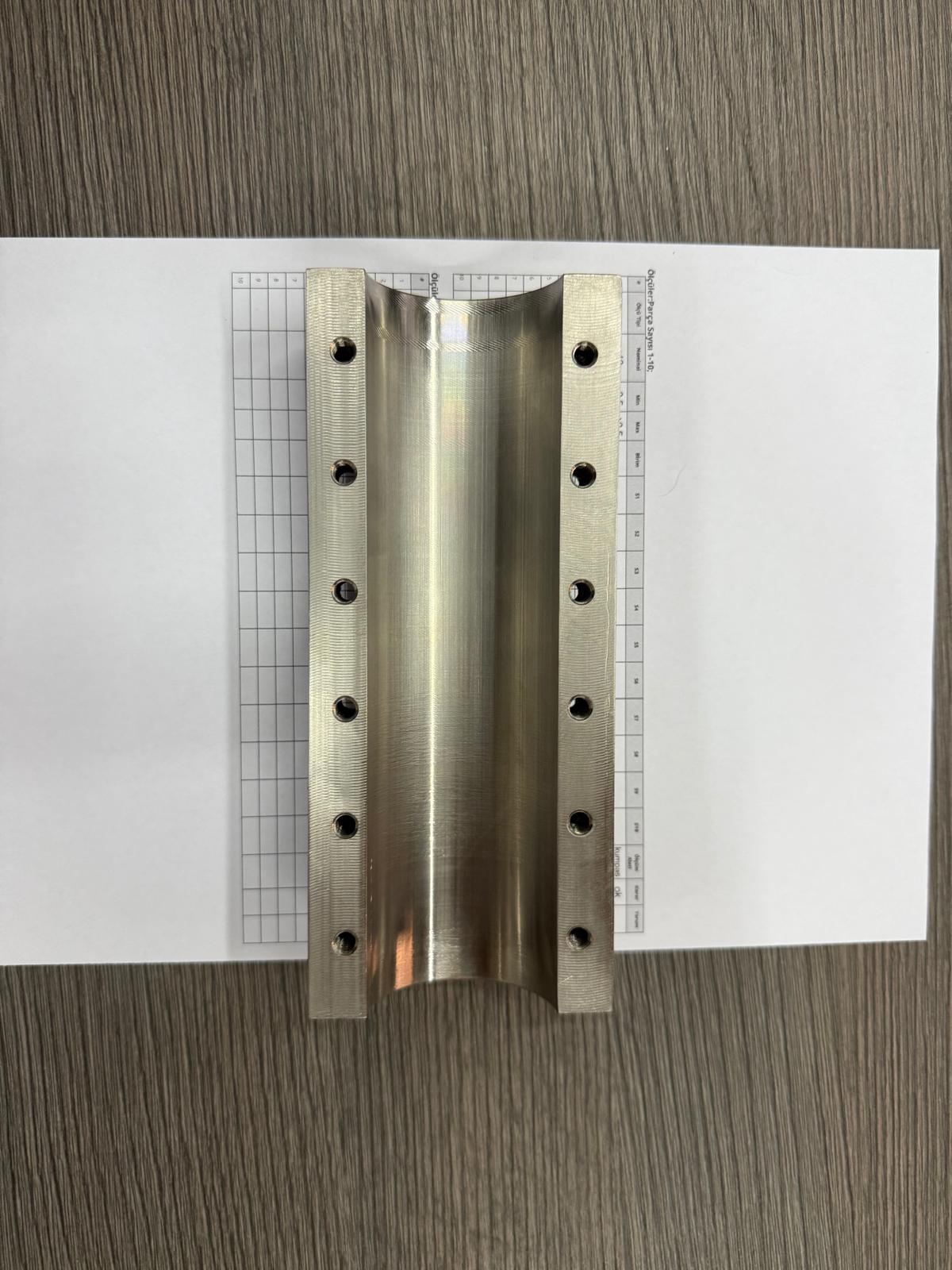 Semi-cylindrical bearing block