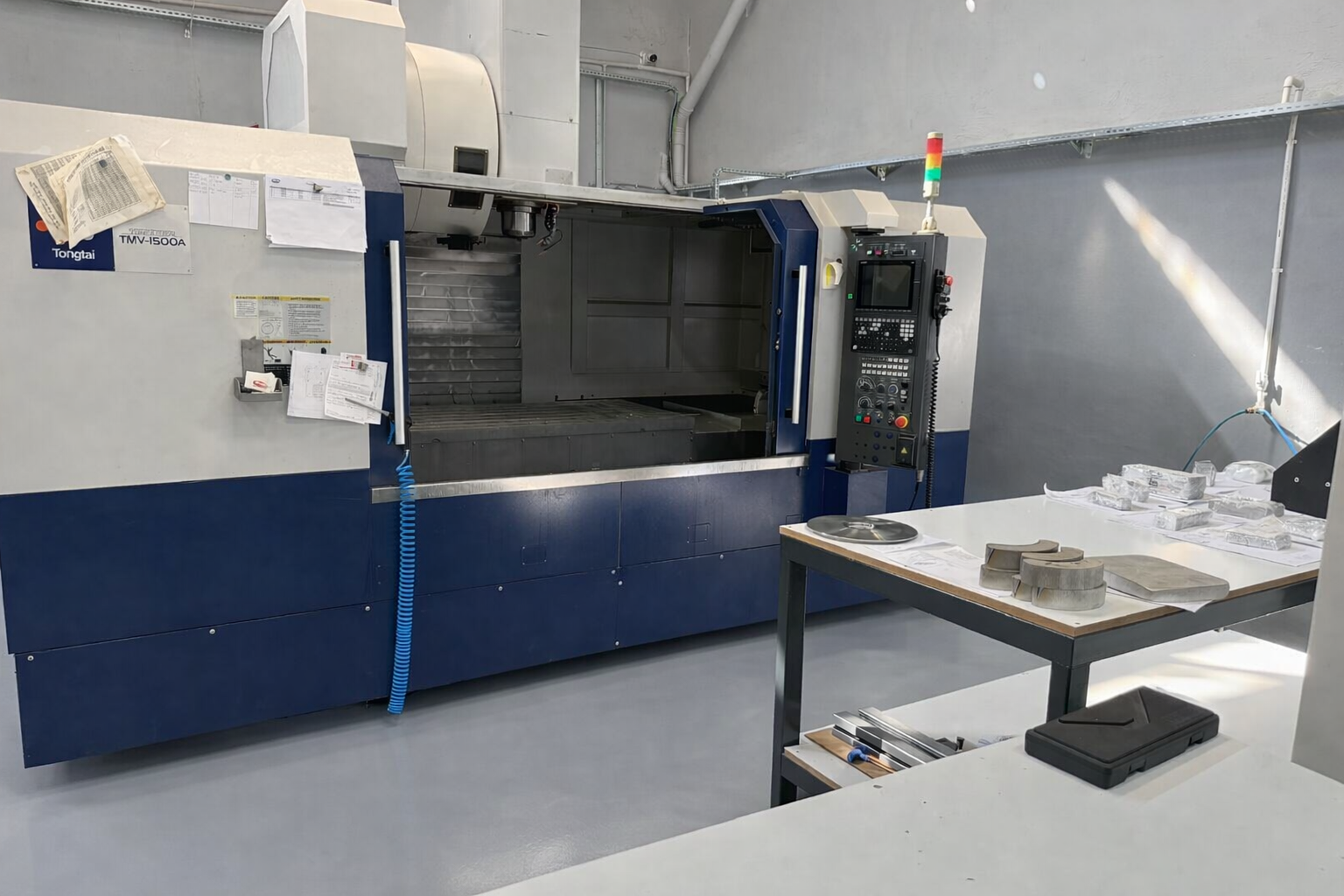 Tongtai Topper TMV-1500 A - Vertical Machining Center