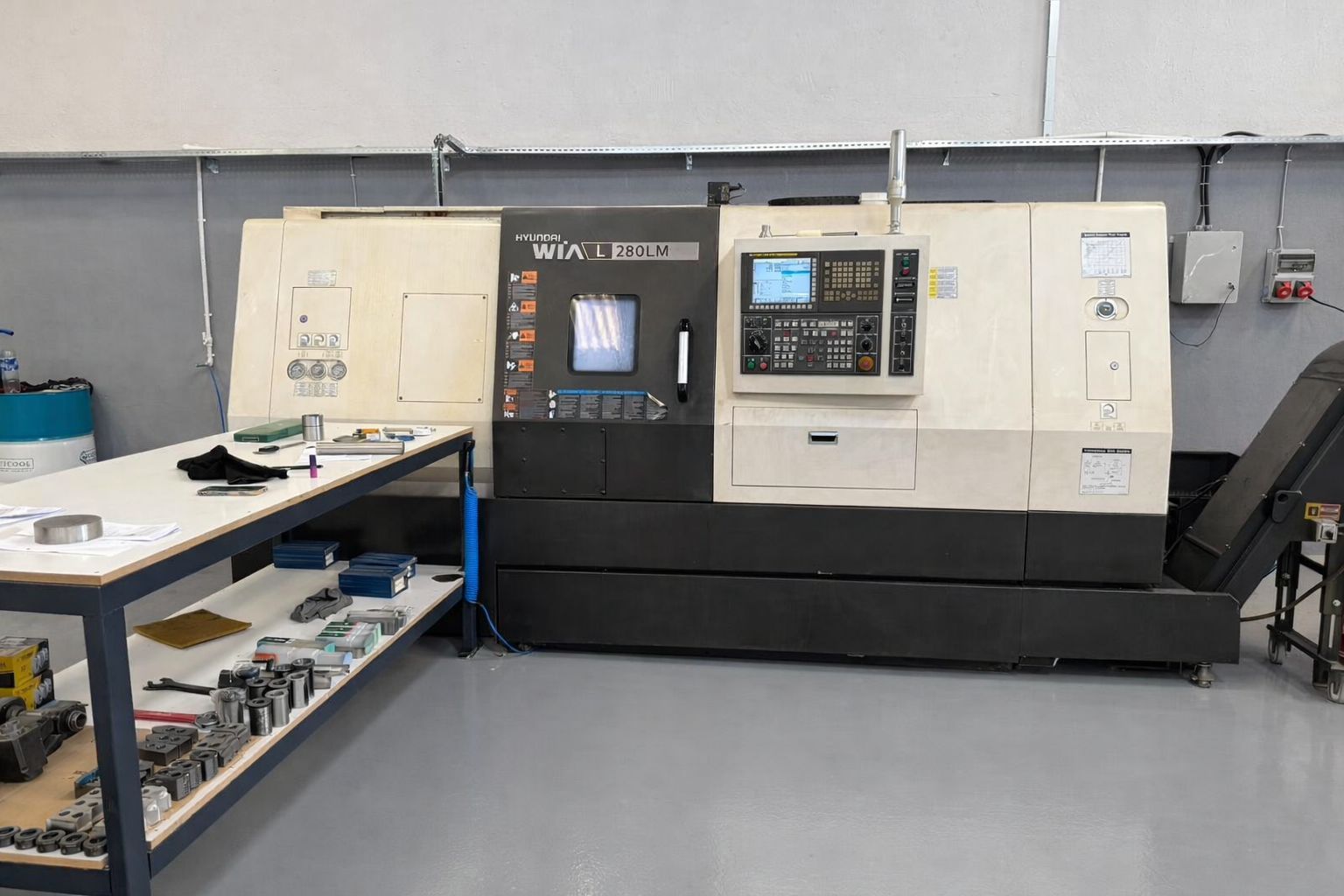 Hyundai WIA L280 LM - C-Axis Lathe