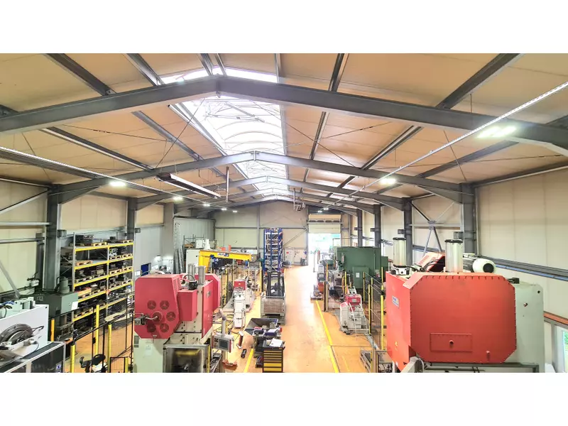 Fertigungshalle 3.jpg.webp