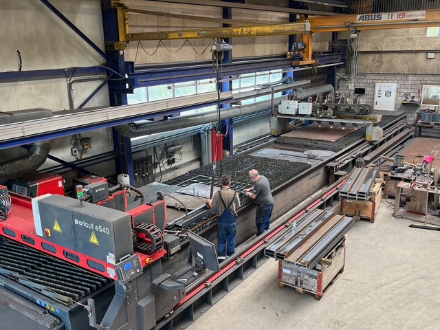 Feinstrahlplasmaschneidmaschine